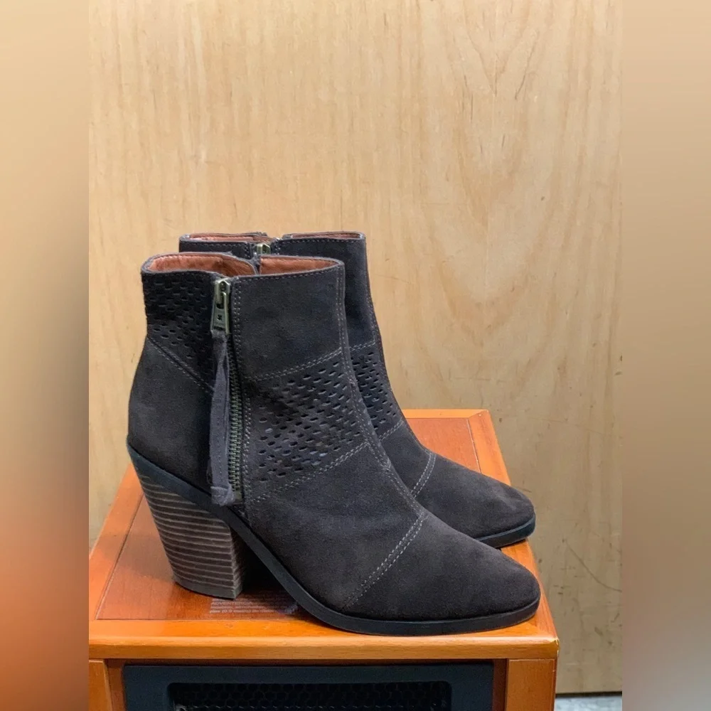 Lucky Brand Brown Suede Ankle Booties.     Size-7M